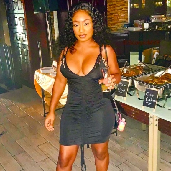 Trendy boutique Dresses & Skirts - Mini Dress - Black
M/L String Along